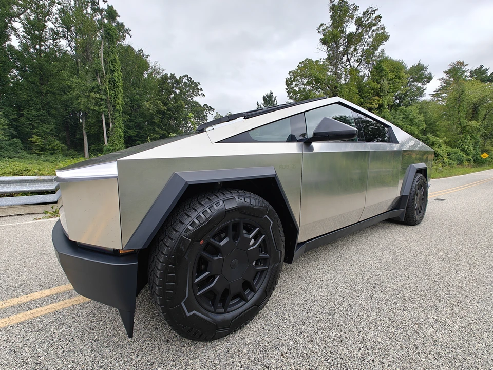 2024 Tesla Cybertruck - Image 3 of 5
