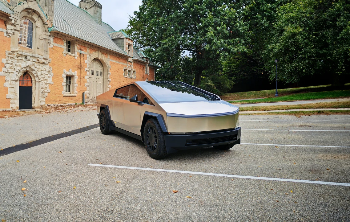 2024 Tesla Cybertruck - Image 2 of 5