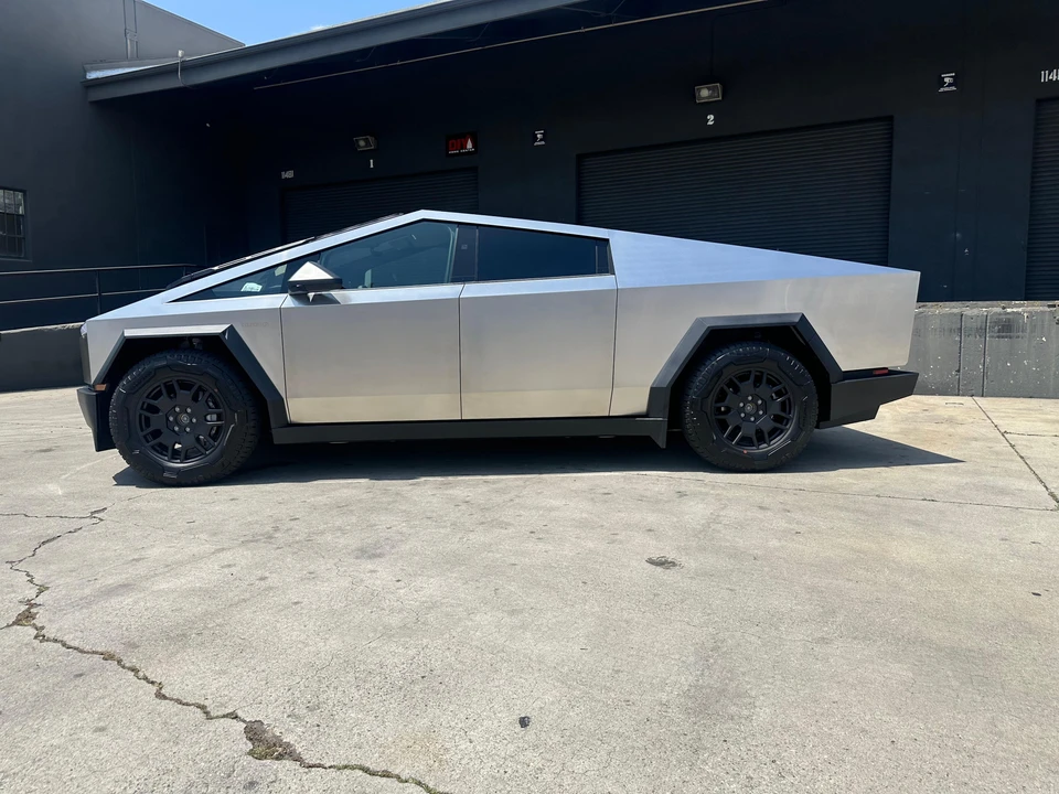 2024 Tesla Cybertruck - Image 13 of 31