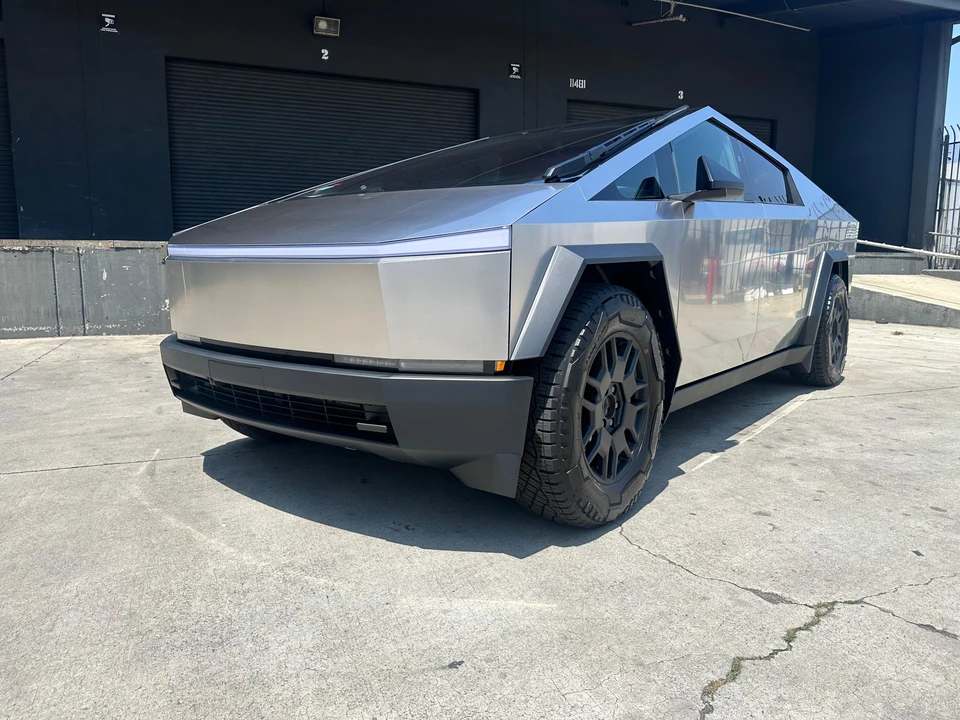 2024 Tesla Cybertruck - Image 8 of 31