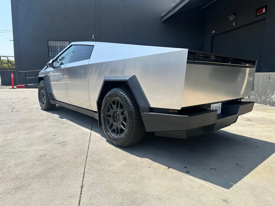 2024 Tesla Cybertruck - Image 14 of 31