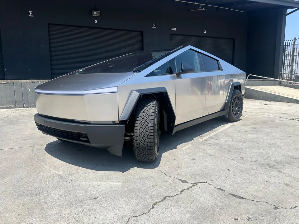 2024 Tesla Cybertruck - Image 9 of 31