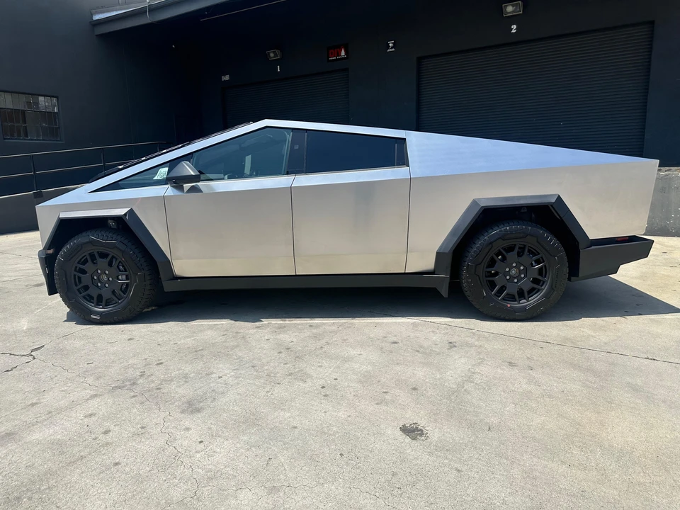 2024 Tesla Cybertruck - Image 11 of 31