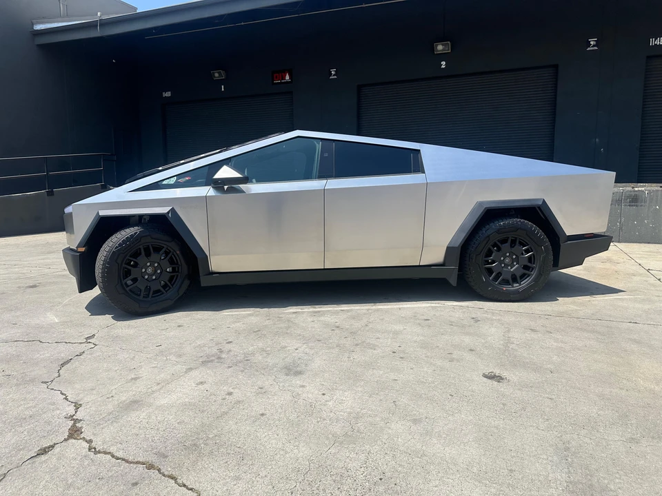 2024 Tesla Cybertruck - Image 10 of 31
