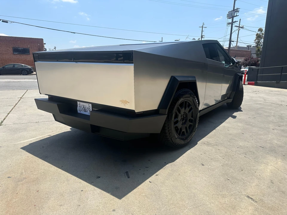 2024 Tesla Cybertruck - Image 23 of 31