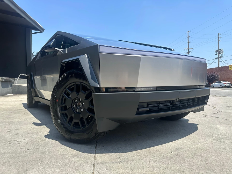 2024 Tesla Cybertruck - Image 25 of 31
