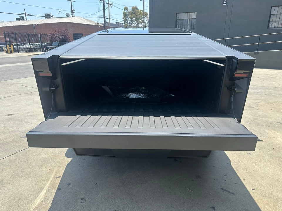 2024 Tesla Cybertruck - Image 19 of 31