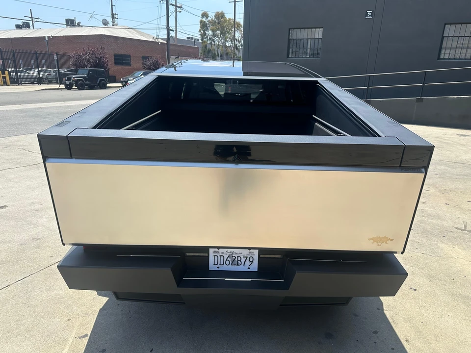 2024 Tesla Cybertruck - Image 18 of 31