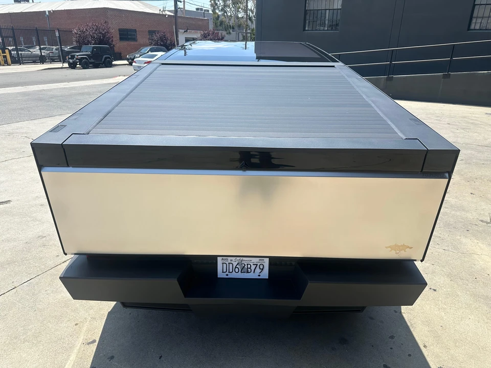 2024 Tesla Cybertruck - Image 17 of 31