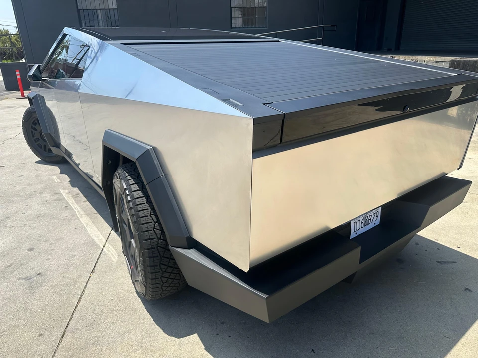 2024 Tesla Cybertruck - Image 15 of 31