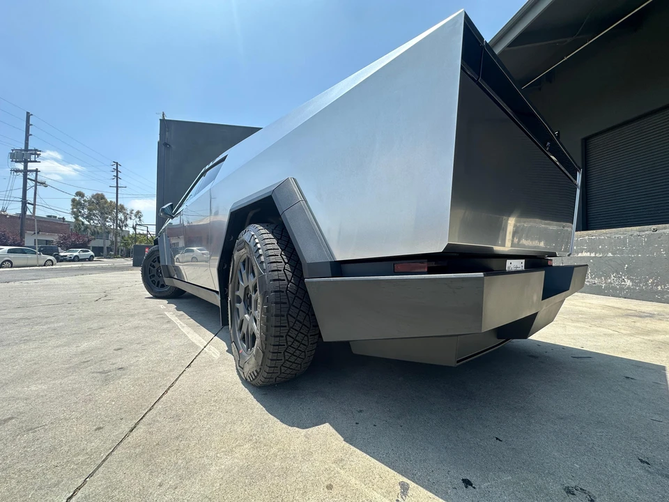 2024 Tesla Cybertruck - Image 16 of 31