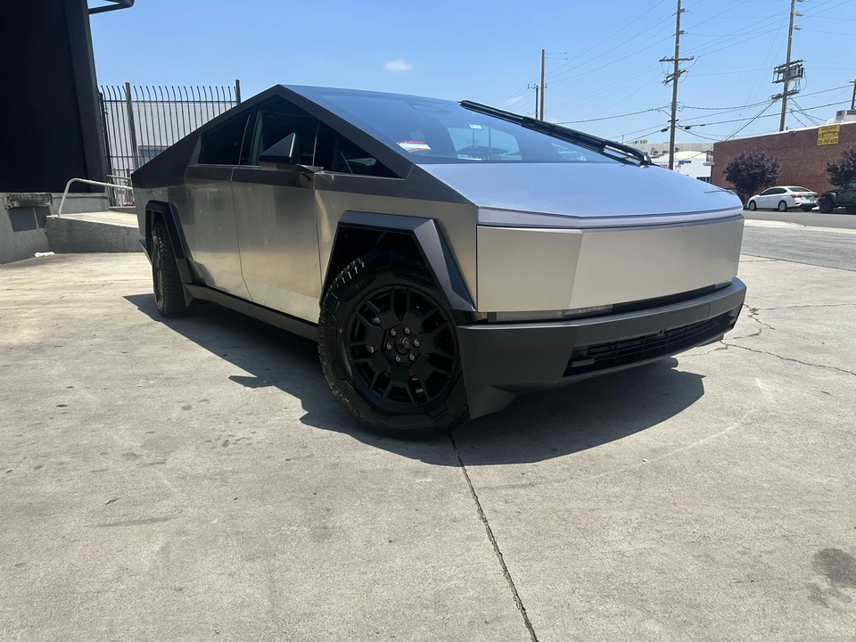 2024 Tesla Cybertruck - Image 24 of 31