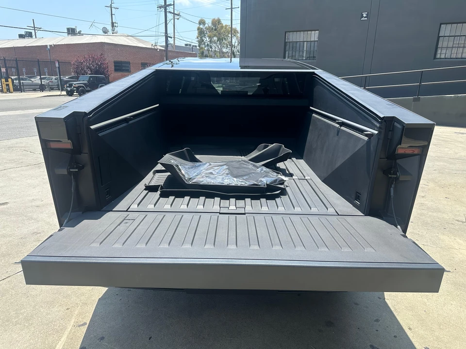 2024 Tesla Cybertruck - Image 20 of 31