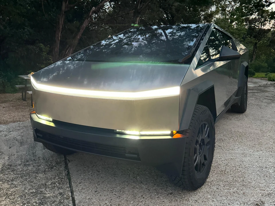 2024 Tesla Cybertruck - Image 7 of 31
