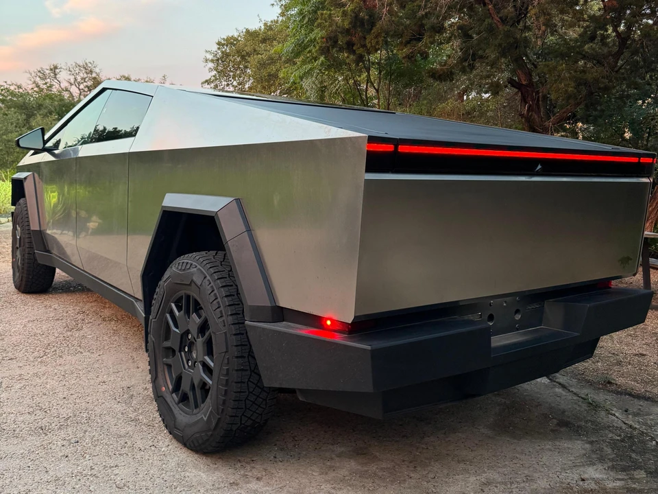 2024 Tesla Cybertruck - Image 17 of 31