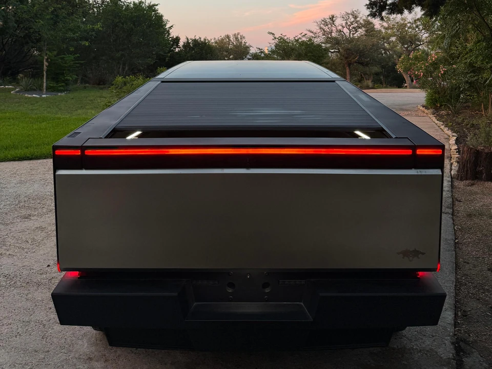 2024 Tesla Cybertruck - Image 20 of 31
