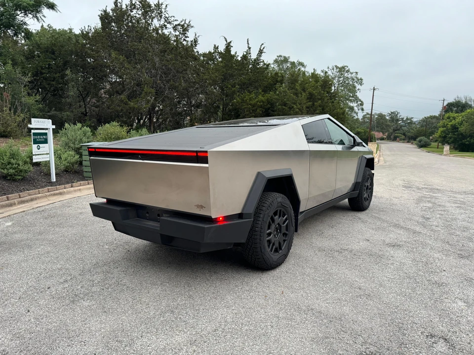 2024 Tesla Cybertruck - Image 24 of 31