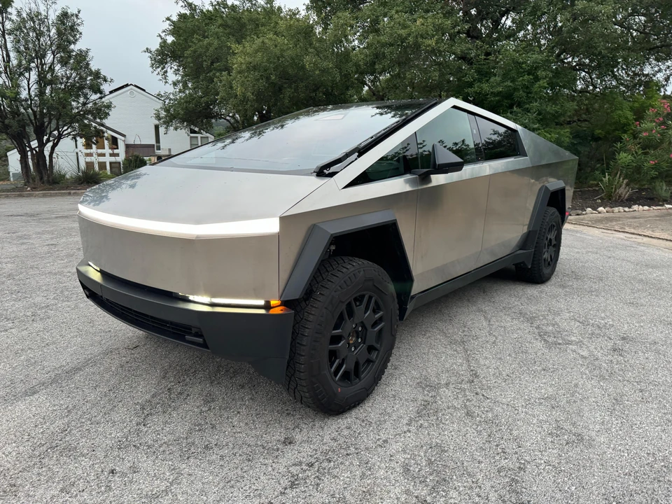 2024 Tesla Cybertruck - Image 12 of 31