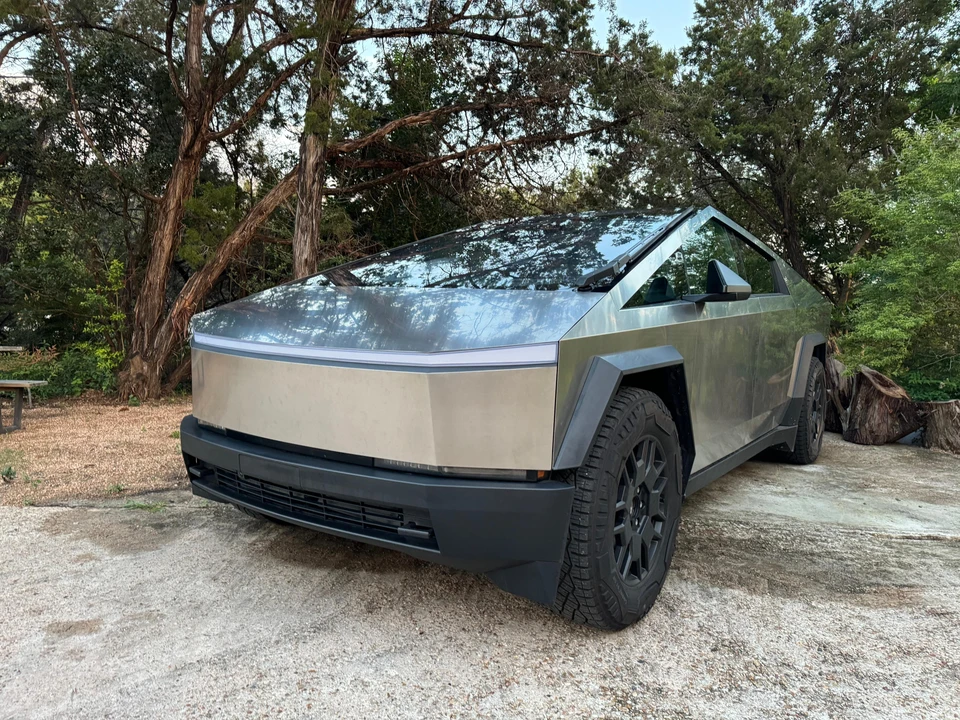 2024 Tesla Cybertruck - Image 8 of 31