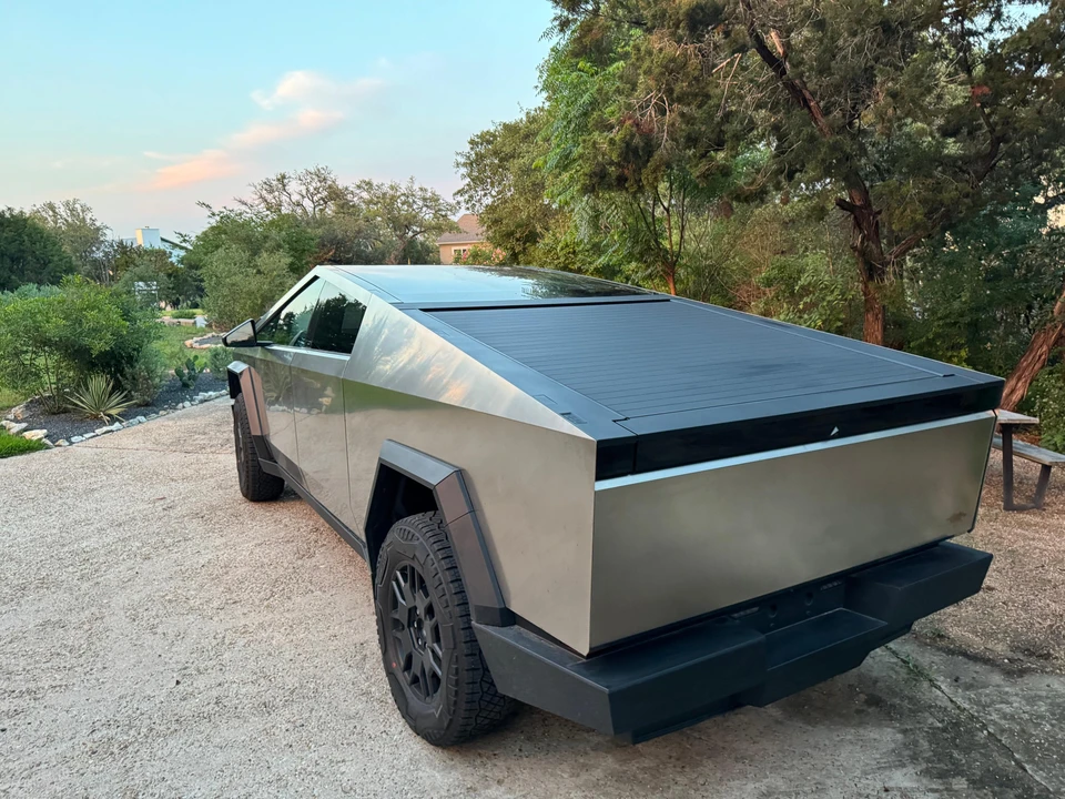 2024 Tesla Cybertruck - Image 18 of 31