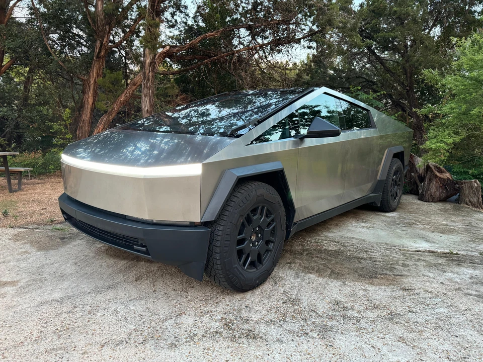 2024 Tesla Cybertruck - Image 11 of 31