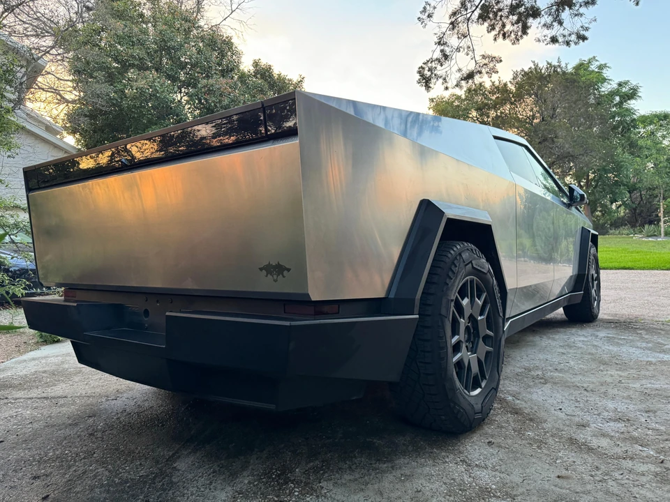 2024 Tesla Cybertruck - Image 23 of 31