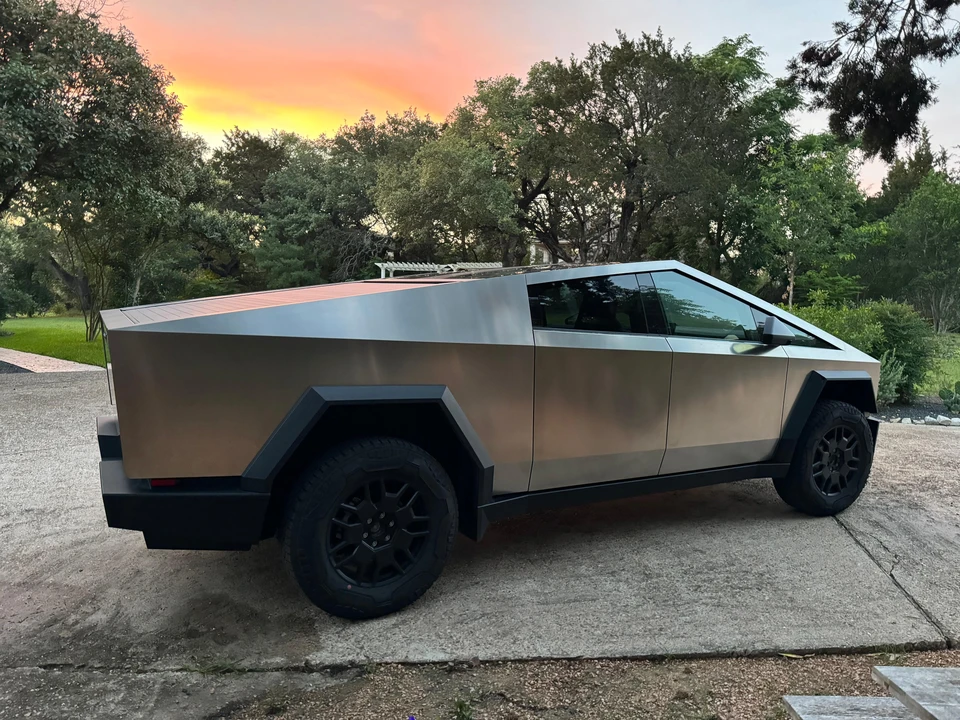 2024 Tesla Cybertruck - Image 26 of 31