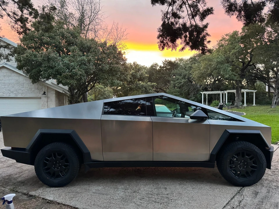 2024 Tesla Cybertruck - Image 27 of 31