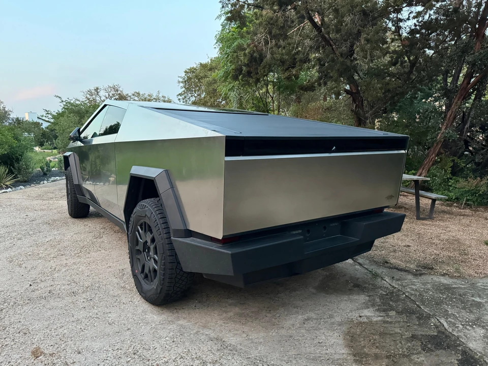 2024 Tesla Cybertruck - Image 19 of 31