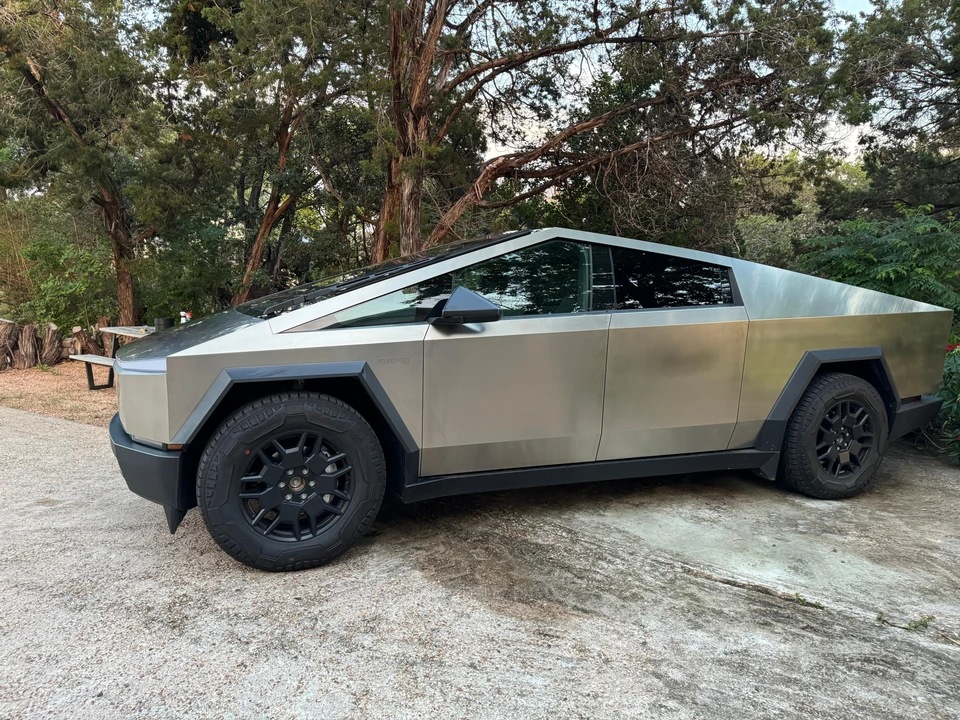 2024 Tesla Cybertruck - Image 14 of 31