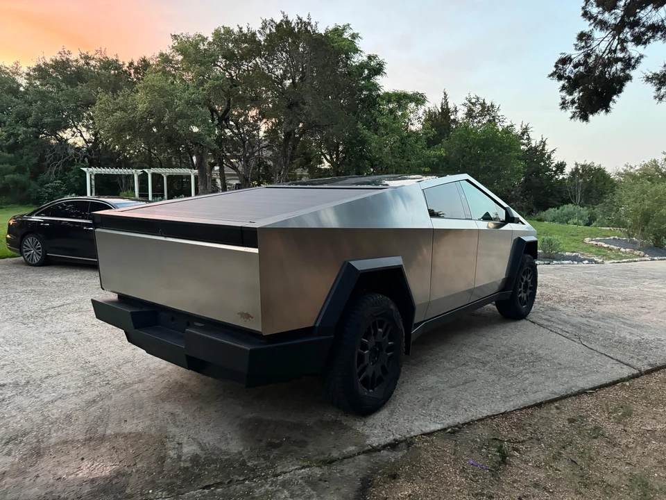 2024 Tesla Cybertruck - Image 25 of 31