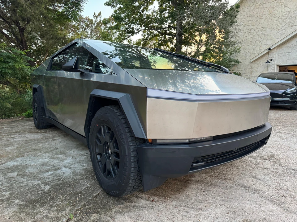 2024 Tesla Cybertruck - Image 28 of 31