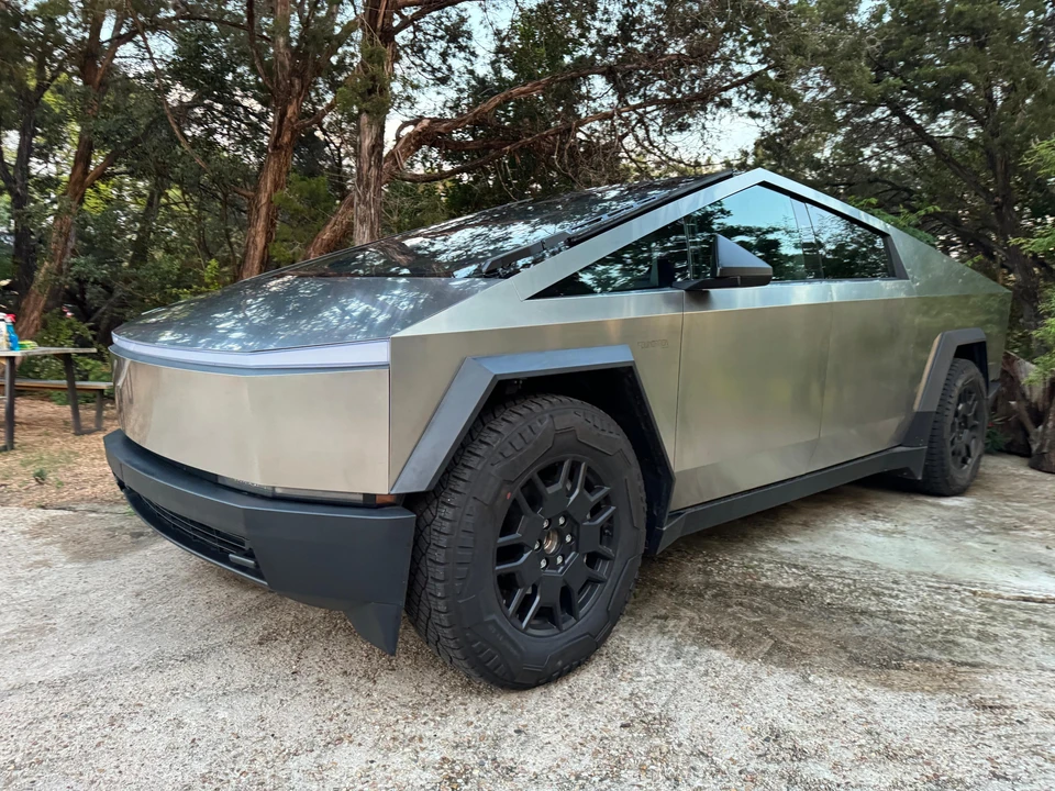 2024 Tesla Cybertruck - Image 13 of 31