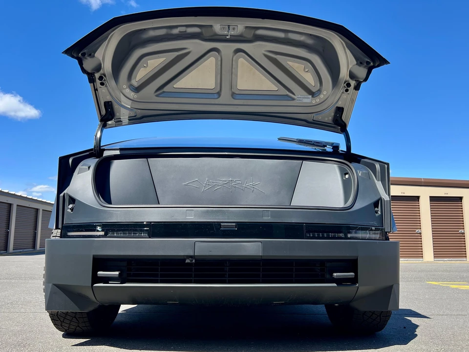 2024 Tesla Cybertruck - Image 19 of 31