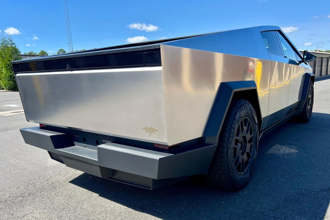 2024 Tesla Cybertruck - Image 14 of 31