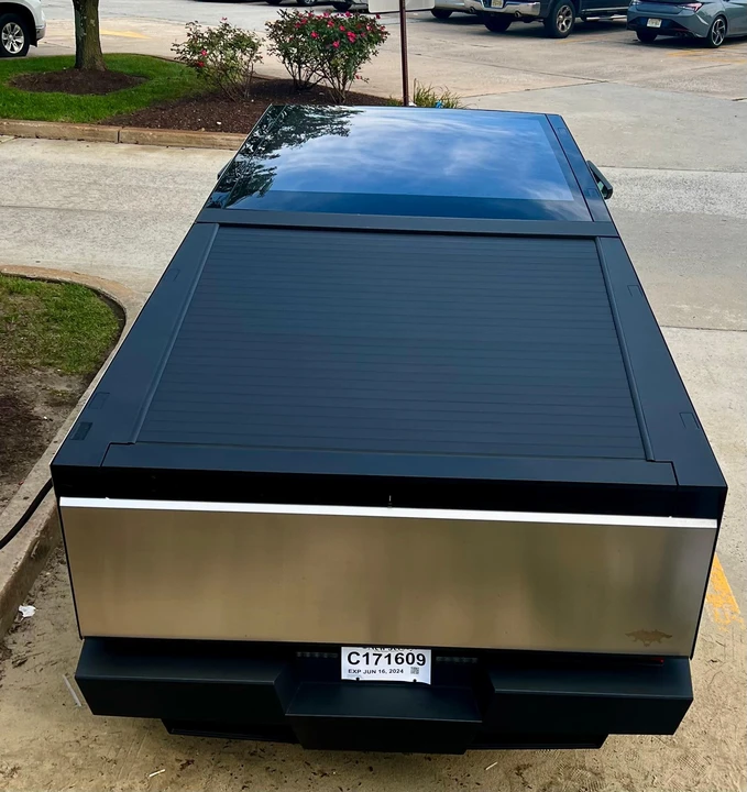 2024 Tesla Cybertruck - Image 13 of 31