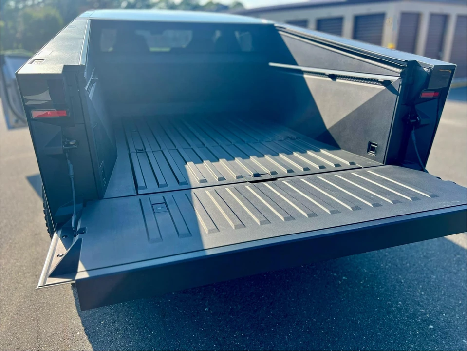 2024 Tesla Cybertruck - Image 31 of 31
