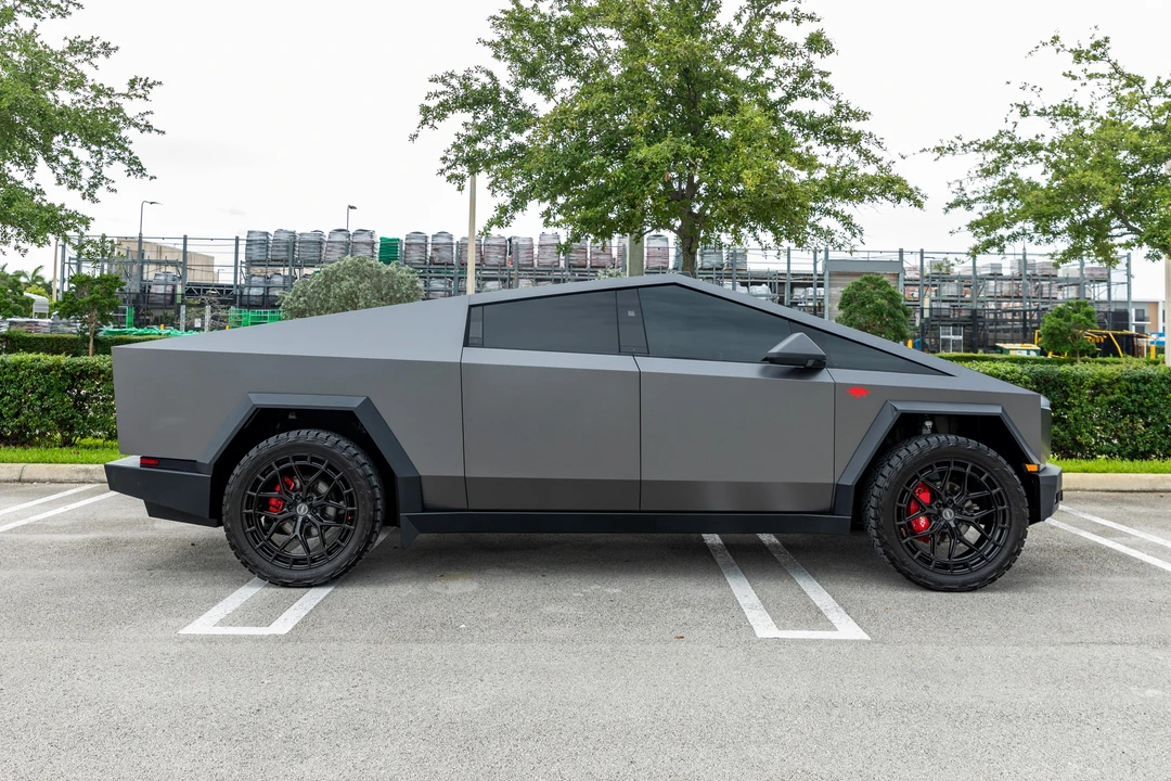 2024 Tesla Cybertruck - Image 16 of 31