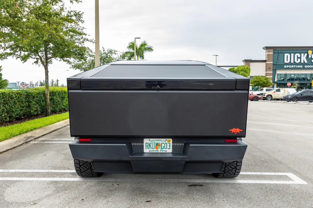 2024 Tesla Cybertruck - Image 14 of 31