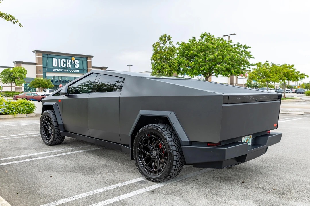 2024 Tesla Cybertruck - Image 11 of 31