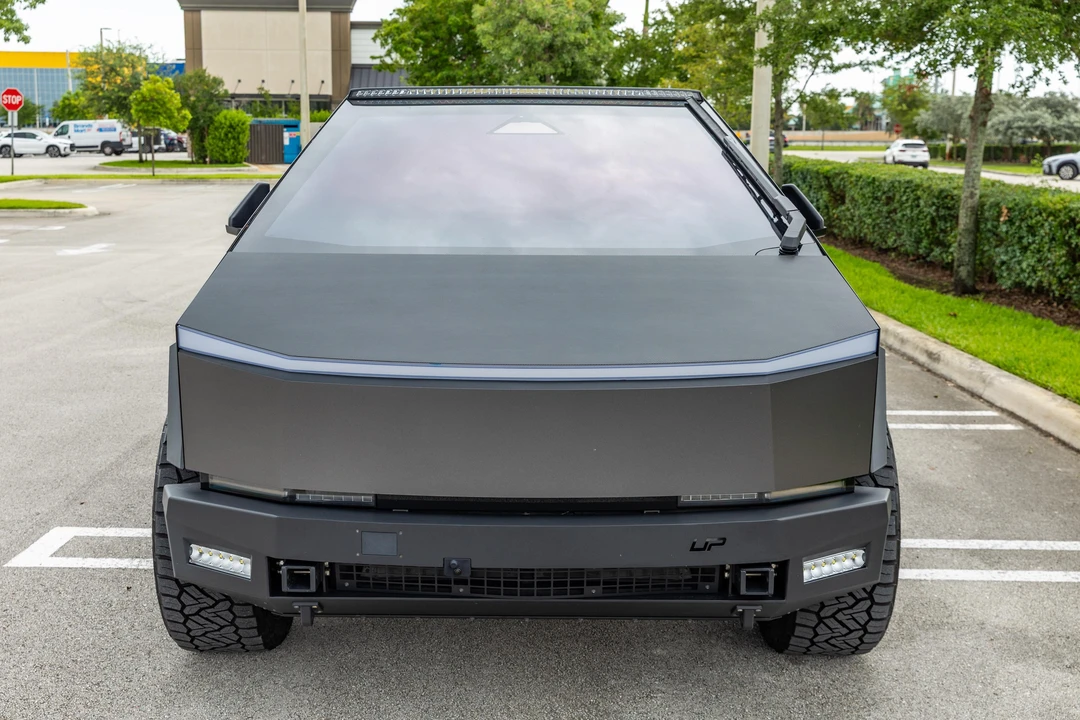 2024 Tesla Cybertruck - Image 2 of 31