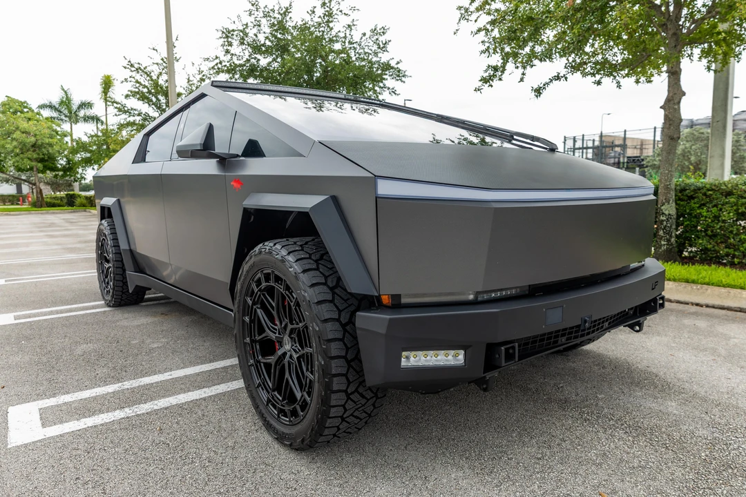 2024 Tesla Cybertruck - Image 17 of 31