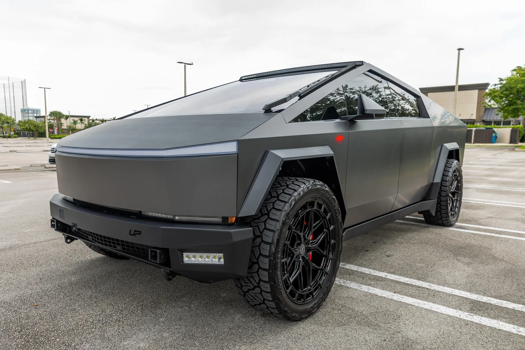 2024 Tesla Cybertruck - Image 9 of 31