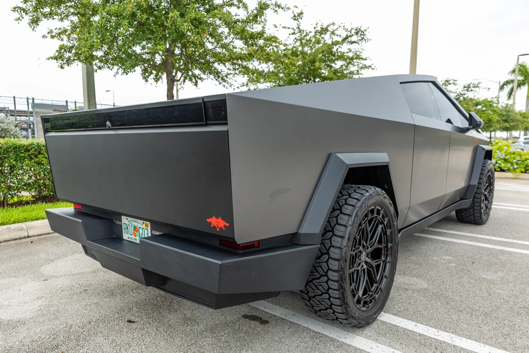 2024 Tesla Cybertruck - Image 15 of 31