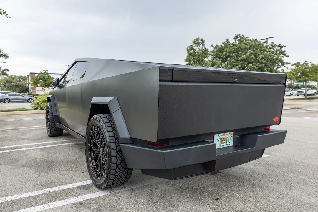 2024 Tesla Cybertruck - Image 12 of 31
