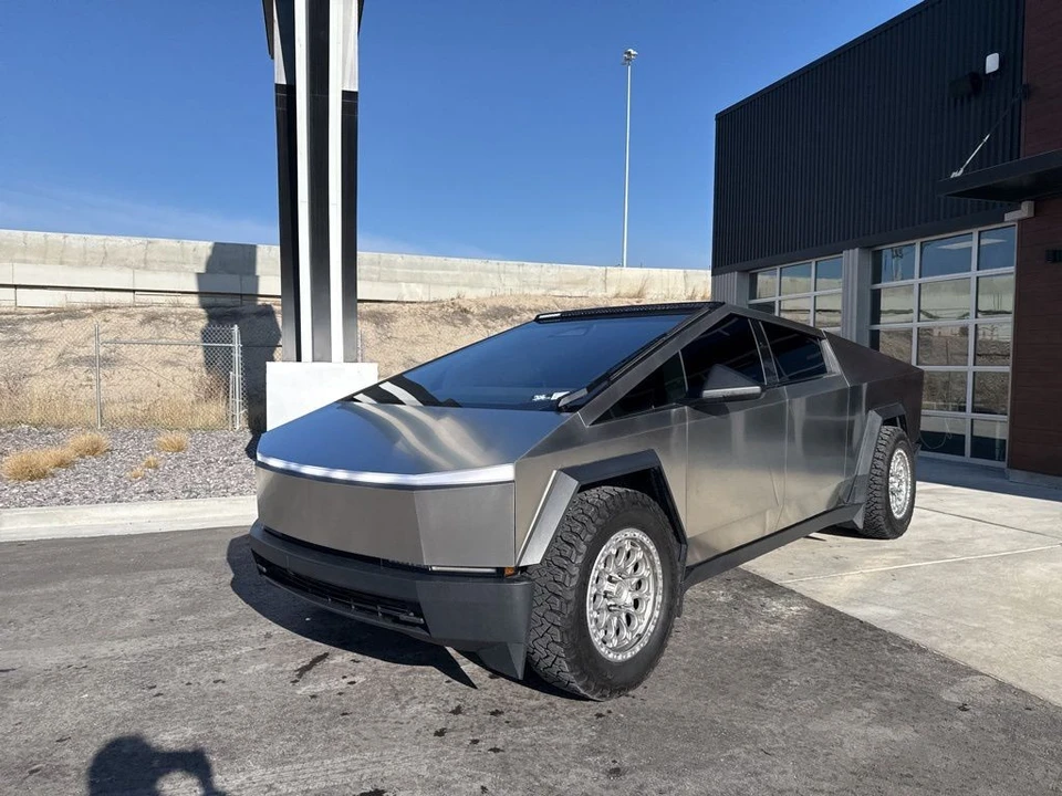 2024 Tesla Cybertruck - Image 3 of 21