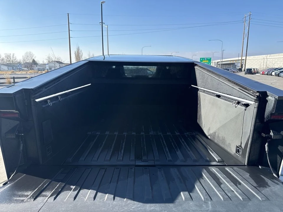 2024 Tesla Cybertruck - Image 16 of 21