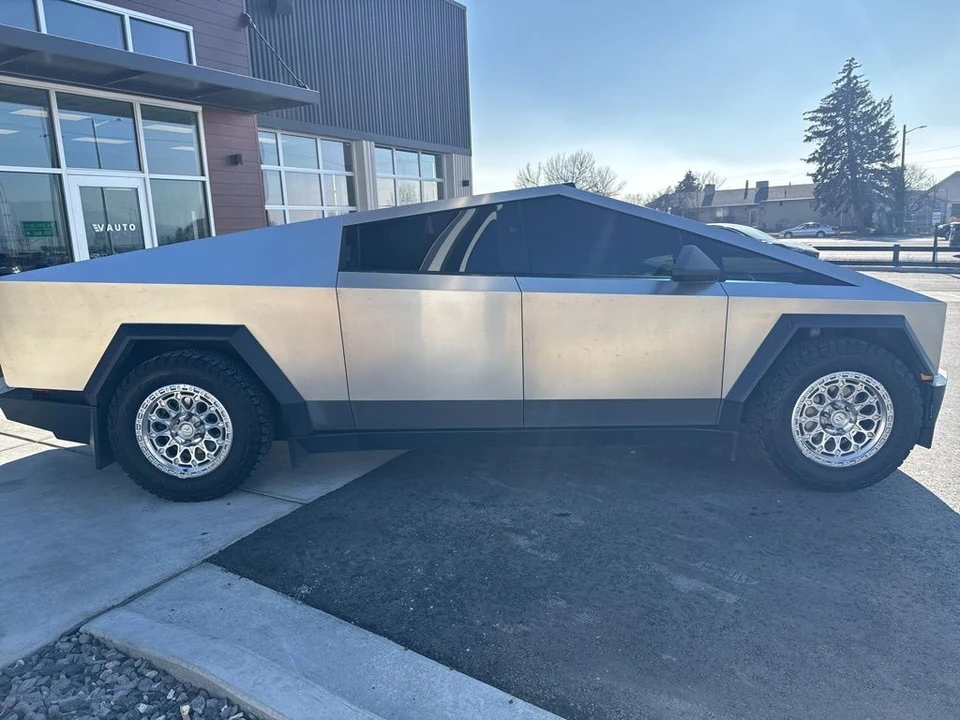 2024 Tesla Cybertruck - Image 8 of 21