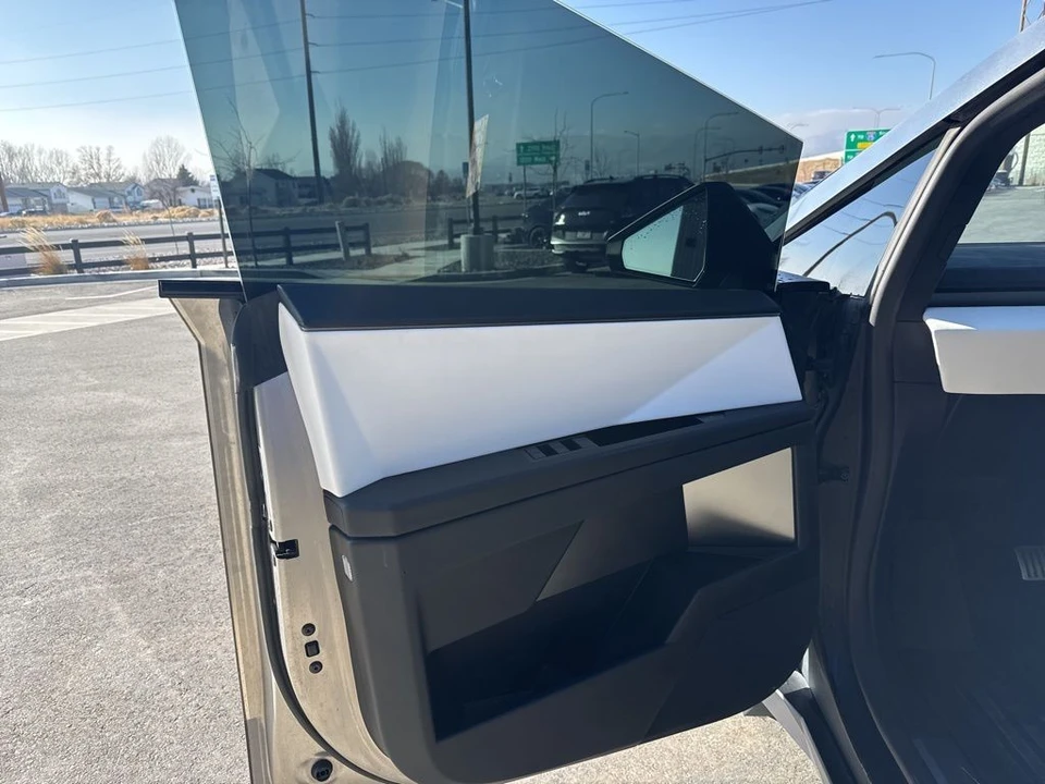 2024 Tesla Cybertruck - Image 10 of 21