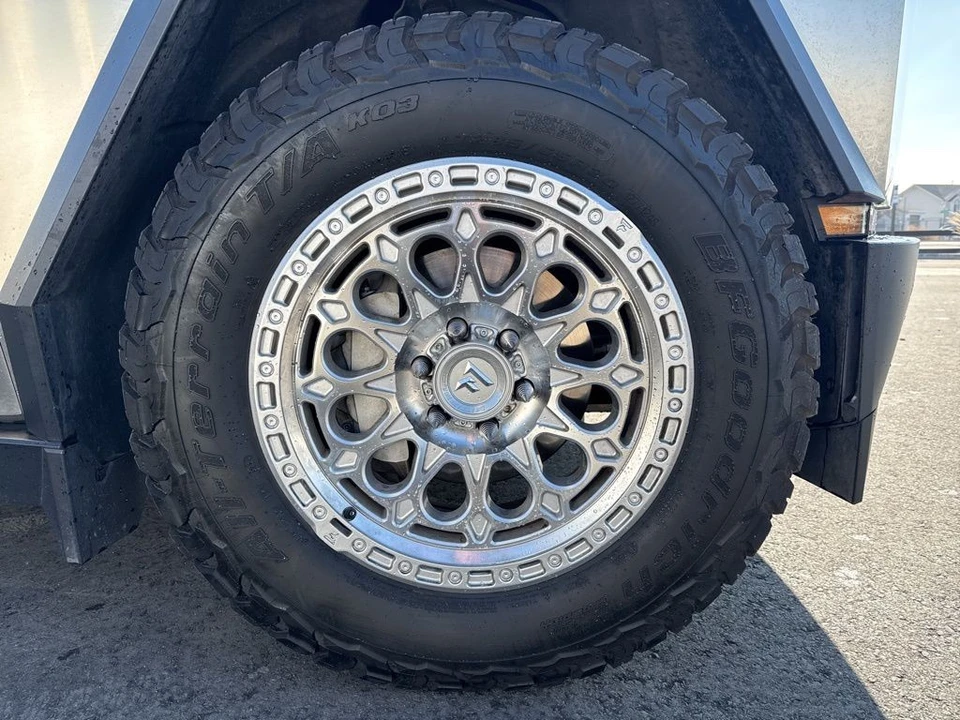 2024 Tesla Cybertruck - Image 9 of 21